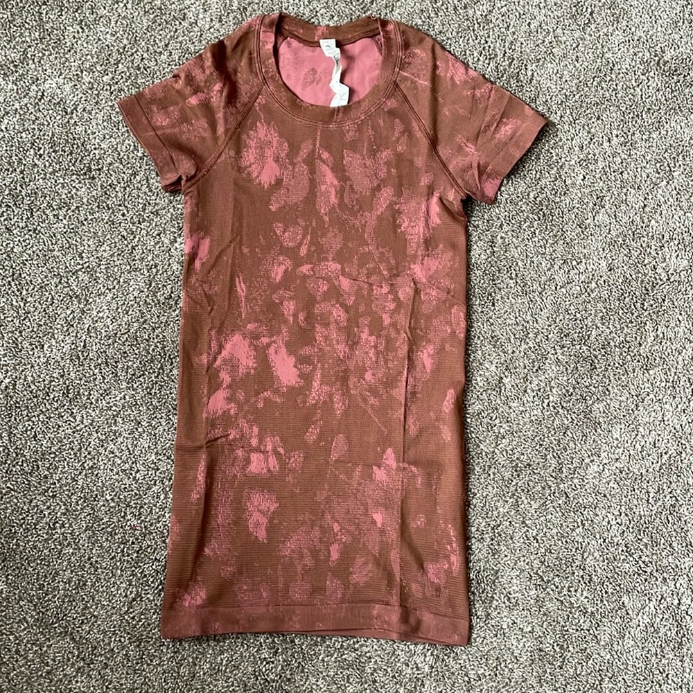 Lululemon Swiftly Tech Short Sleeve 2.0. Size 0. Worn several times.
